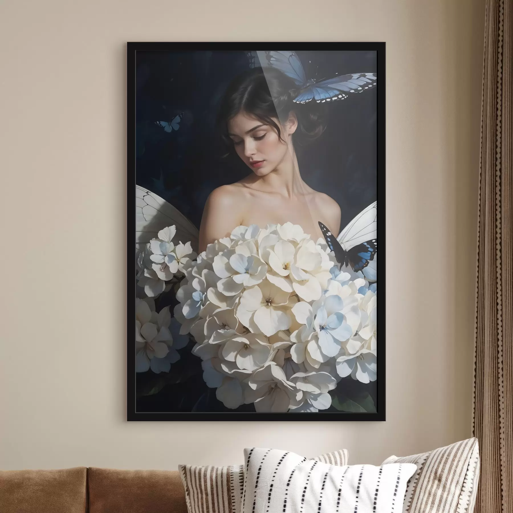 Fototapety Mladá žena drží veľkú kyticu bielych kvetov na tmavom pozadí s modrými motýľmi f41257