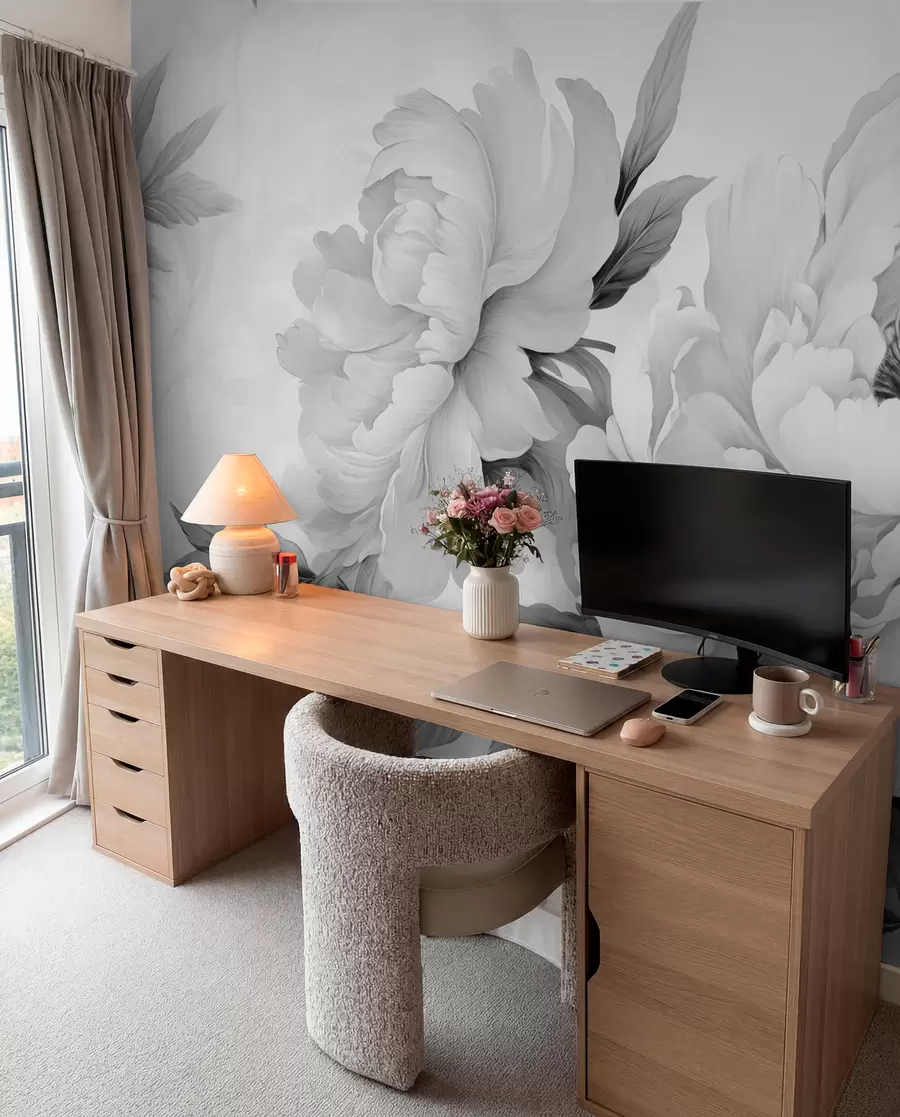 Fototapety Luxusné pivonky v odtieňoch sivej s jemnými detailmi okvetných lístkov a listov, ktoré vytvárajú elegantnú a pokojnú atmosféru w02856