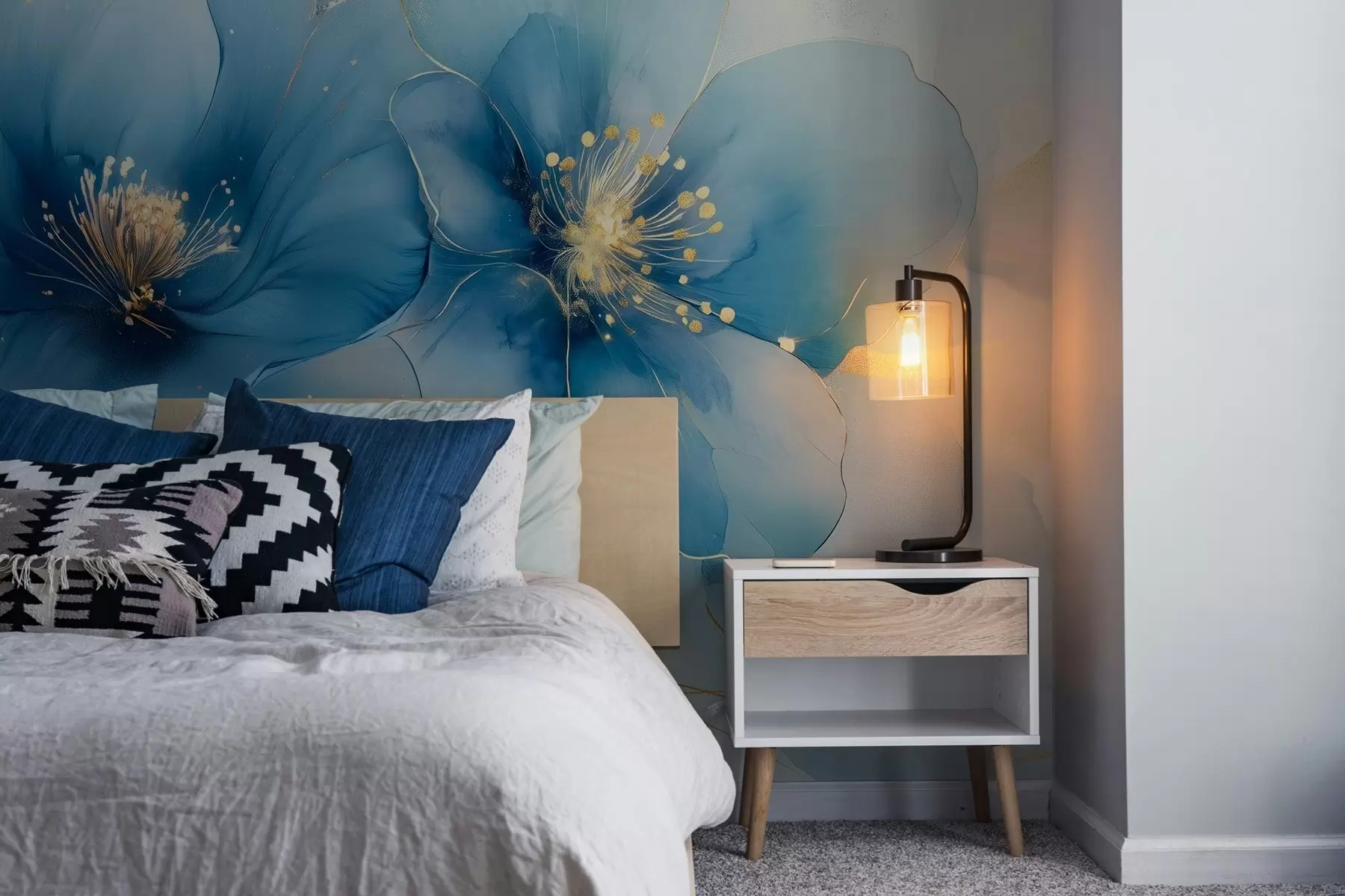 Fototapety Zasnený kvetinový obraz s veľkými, jemnými modrými kvetmi w02769