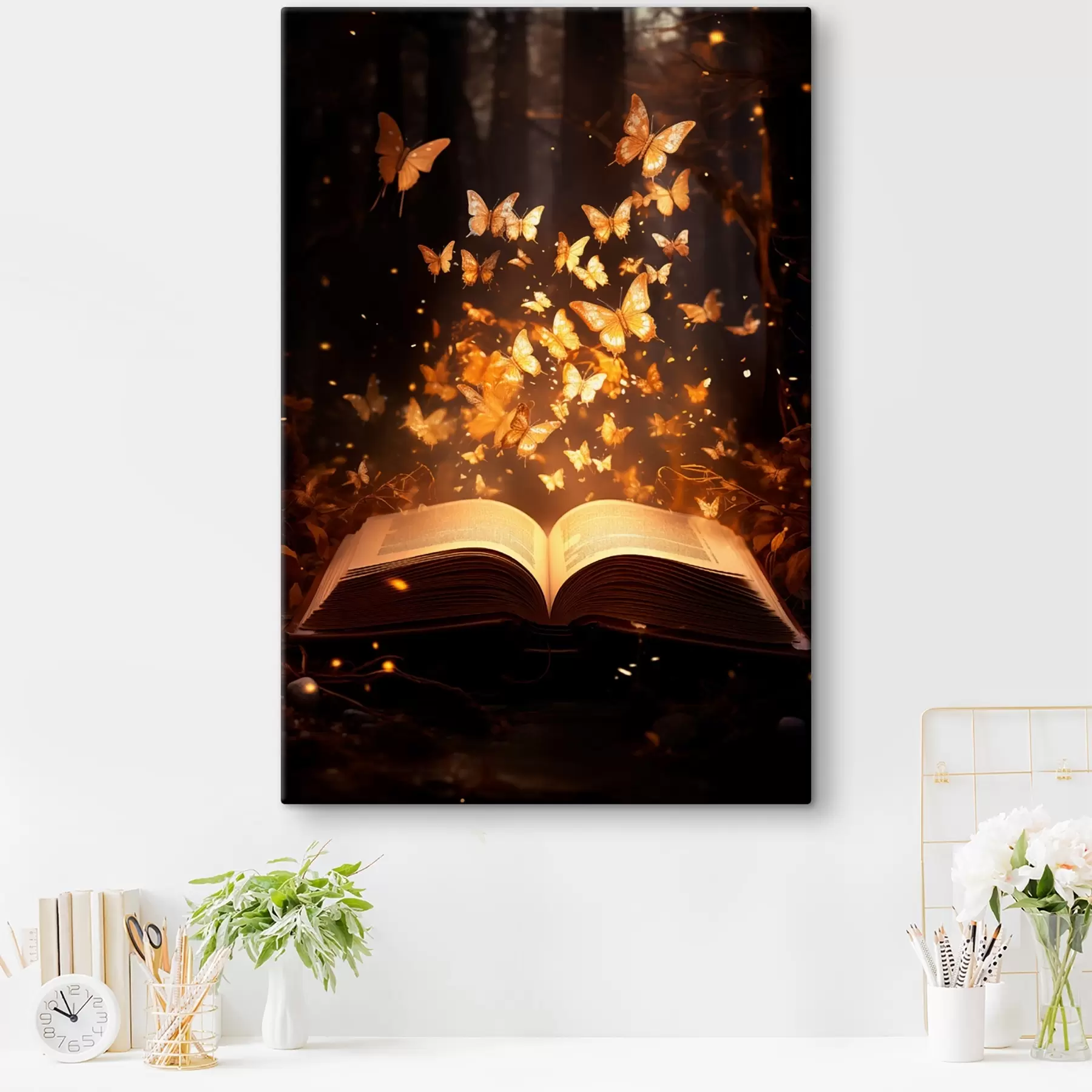 Fototapety Otvorená kniha, z ktorej vychádzajú svetielkujúce motýle, žiariace v lúčoch svetla v tmavom magickom lese. s42573
