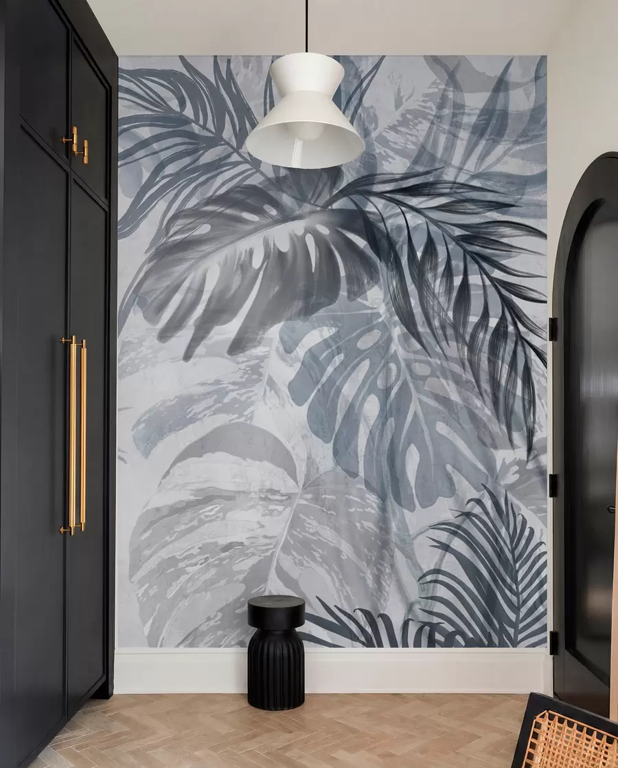 Fototapety Monstera a palmové listy v odtieňoch modrej a sivej, botanické, tropické lístie, rastliny džungle, textúrované pozadie w09011v1