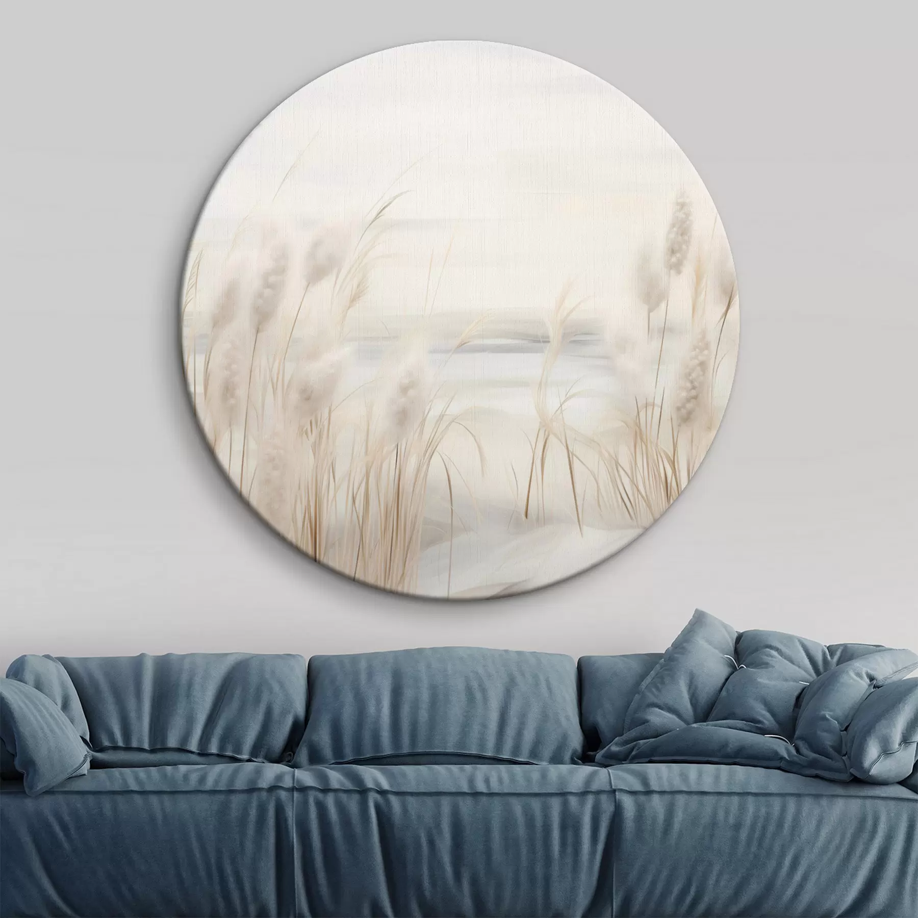 Obraz Béžové trstiny v popredí s hlavičkami semien, mäkké a jemné , rozmazané pozadie a svetlá obloha r44851