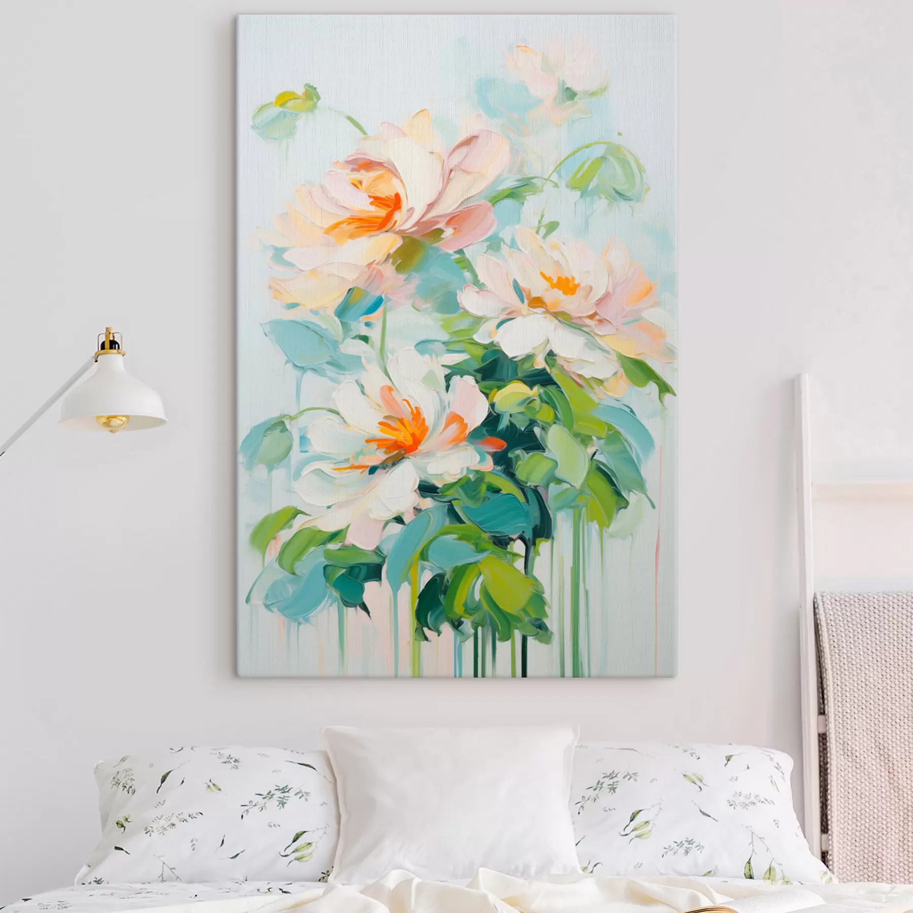 Obraz Biele a pastelové broskyňové kvety, zelené listy, jemné ťahy štetcom imitácia olejomaľby, svetlomodré pozadie s45550