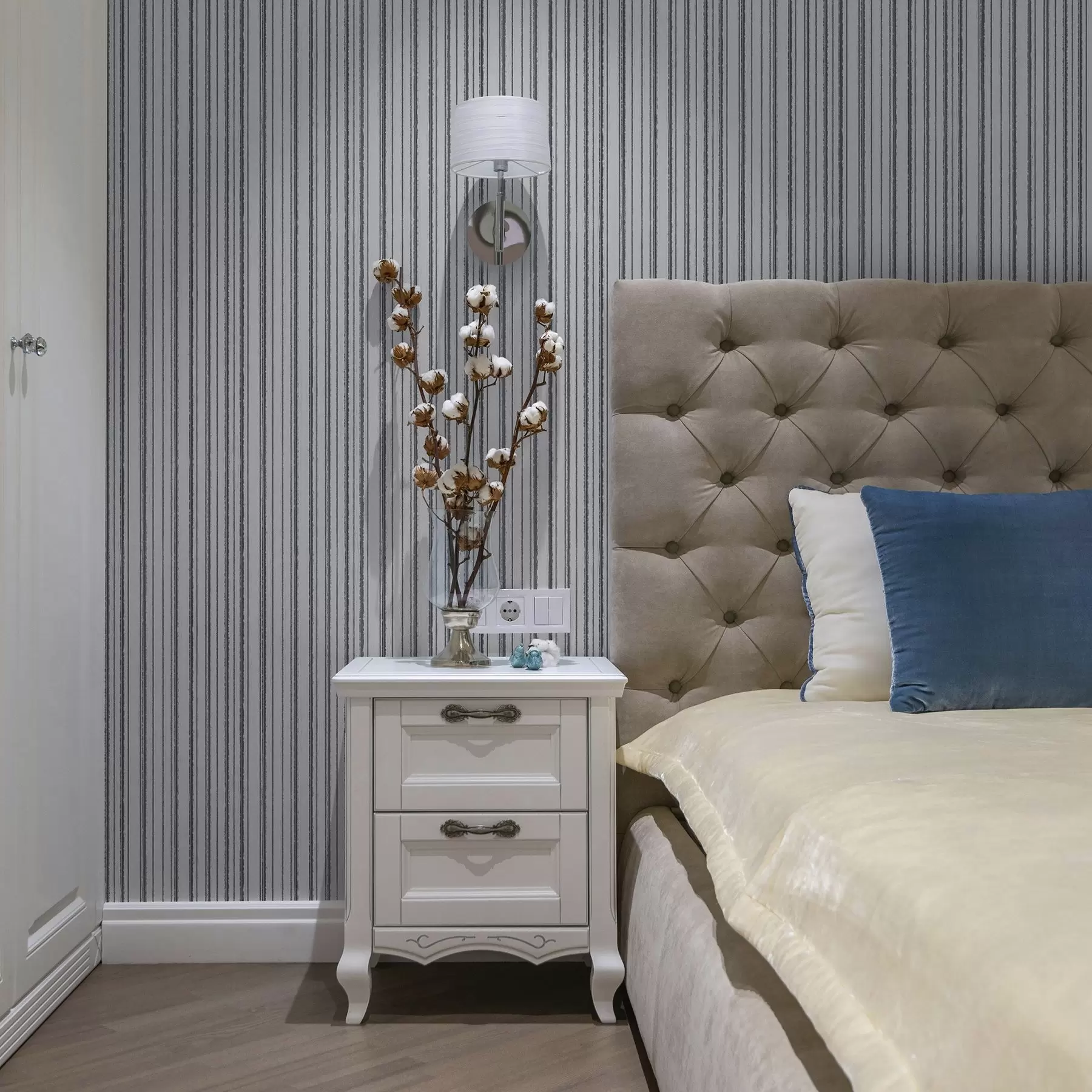 Fototapety Sivé zvislé pruhy na bielom pozadí a00507