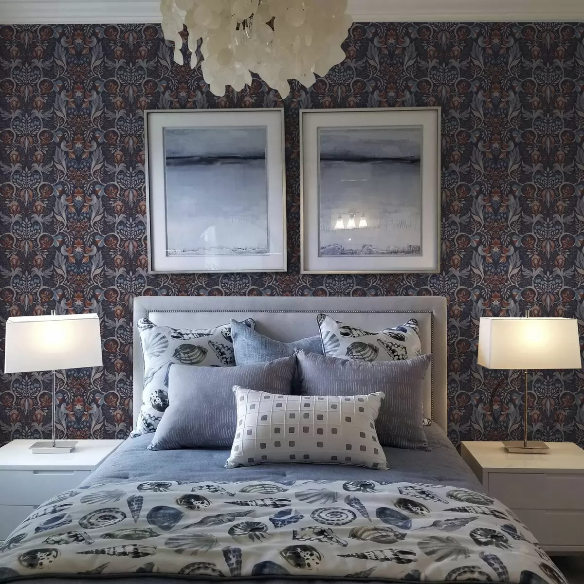 Tapety Ľudové kvety a vtáky na tmavomodrom pozadí a00502