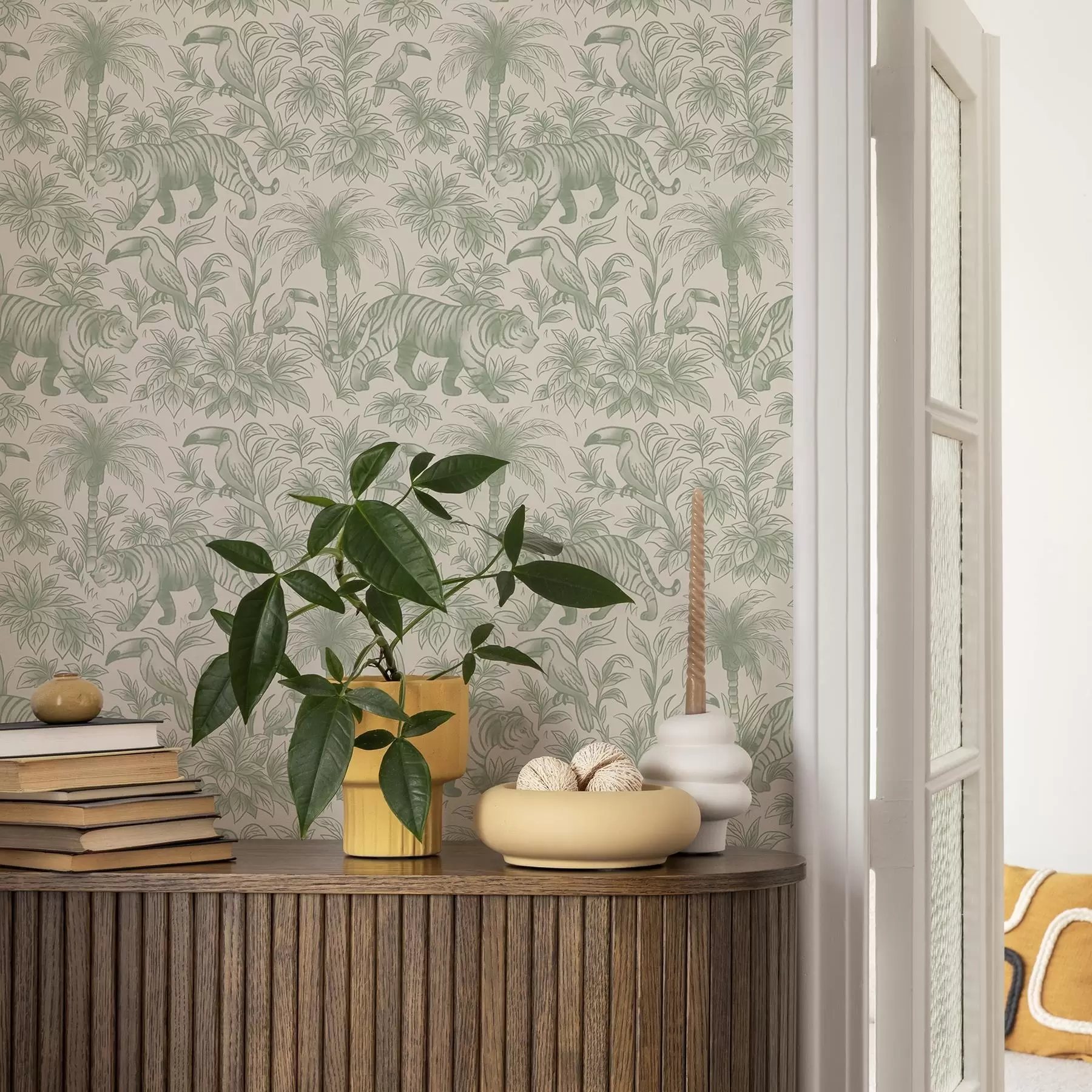 Fototapety Tigre a tropické vtáky medzi palmami na svetlom pozadí a00711