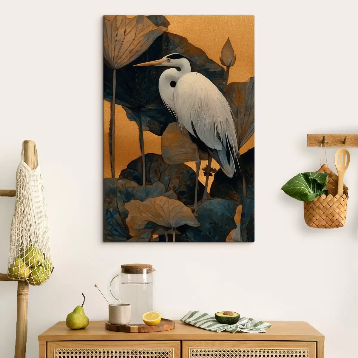 Obraz Biela volavka medzi veľkými listami na teplom pozadí s46147