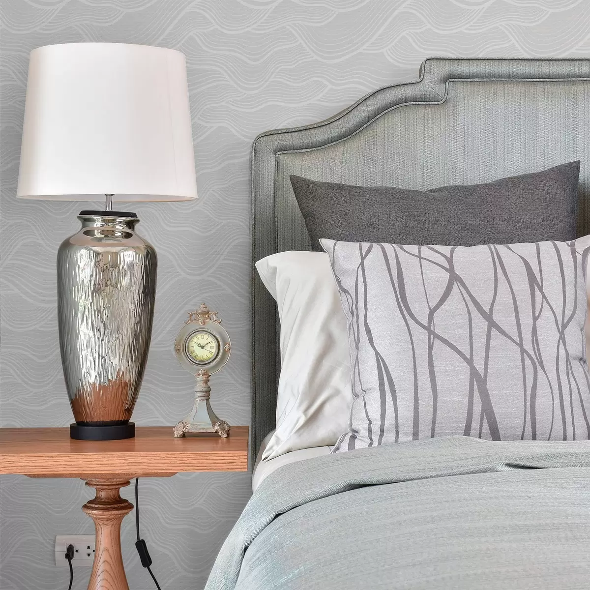 Tapety Veľmi svetlo šedé vlny s jemným rytmom čiar a00682