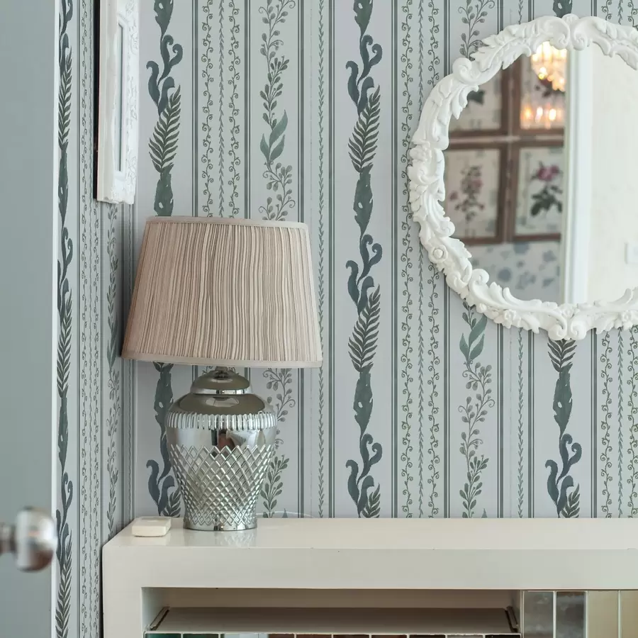 Fototapety Pruhy s vetvičkami a kučerami na chladnej svetlo modrej farbe a00823v1