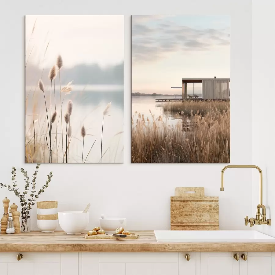 Obraz Mäkké trstiny pri pokojnom jazere a moderná chata na brehu m00970