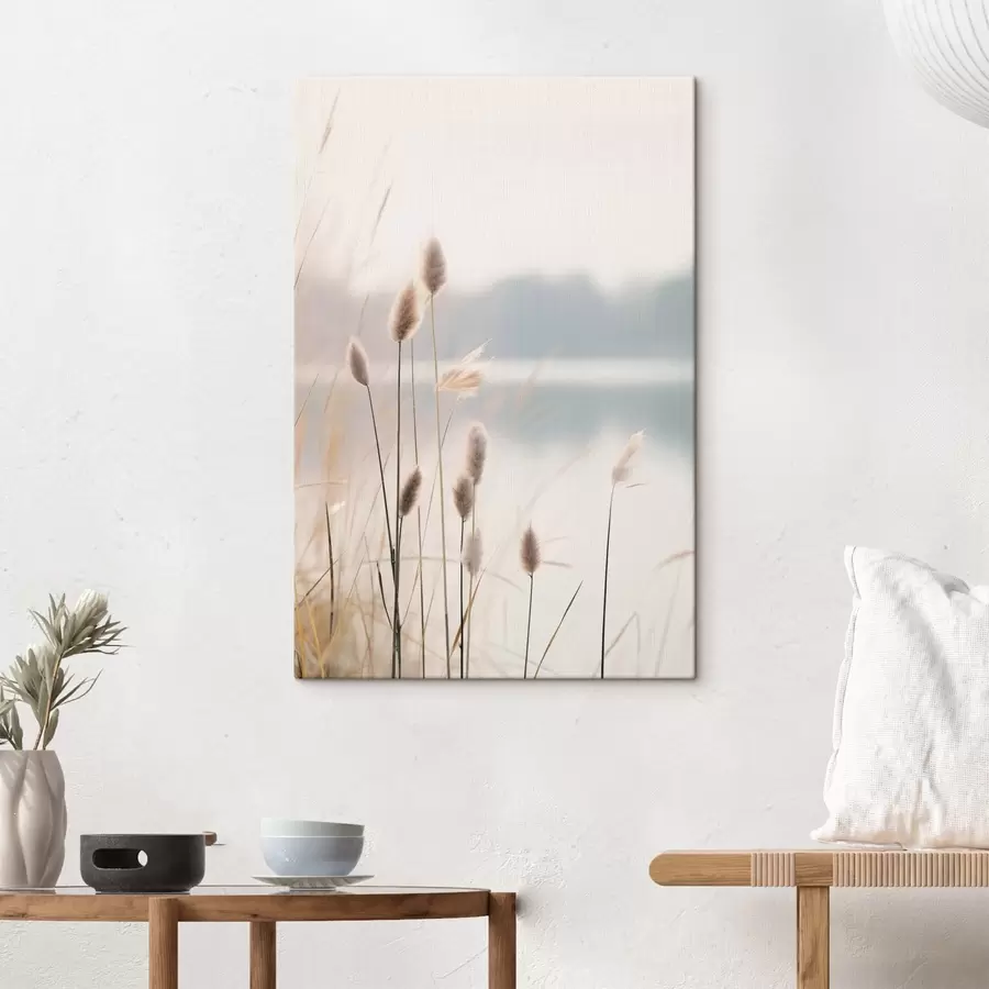 Obraz Mäkké trstiny pri hmlistom brehu jazera, pastelové béžové tóny s46504