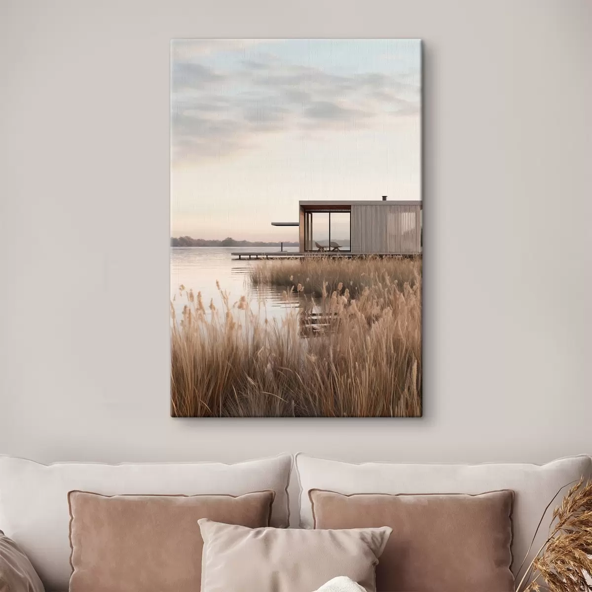 Obraz Moderná chata pri jazere medzi rákosím v jemnom súmraku s46513