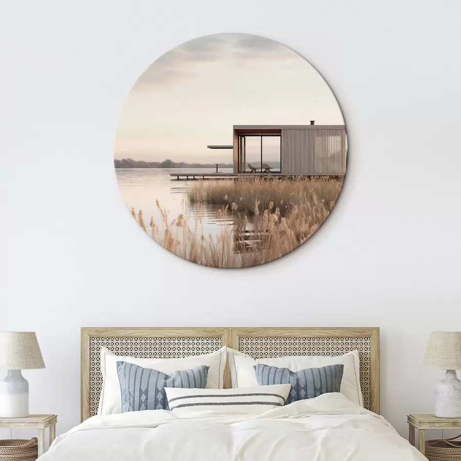 Obraz Moderná chata pri jazere medzi rákosím v jemnom súmraku r46513