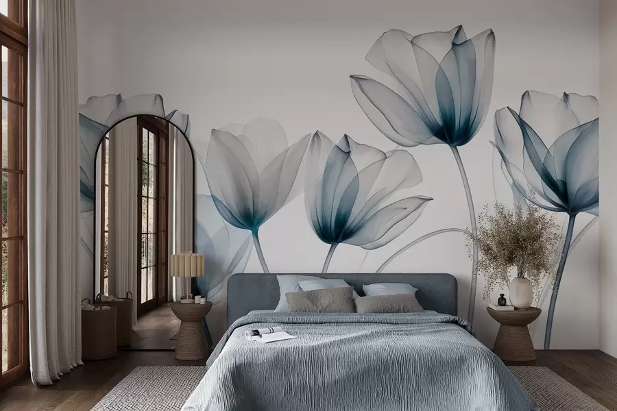 Fototapety Priehľadné modré a biele tulipány s dlhými stonkami na svetlom pozadí, jemné a textúrované kvetinové umenie w09538