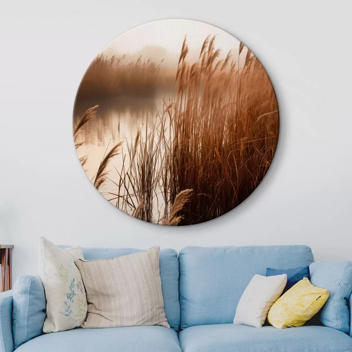 Okrúhle obrazy Vysoké trstiny rastúce vo vode, voda odráža trstiny, hmlisté pozadie, mäkké svetlo, prírodná scéna r46695