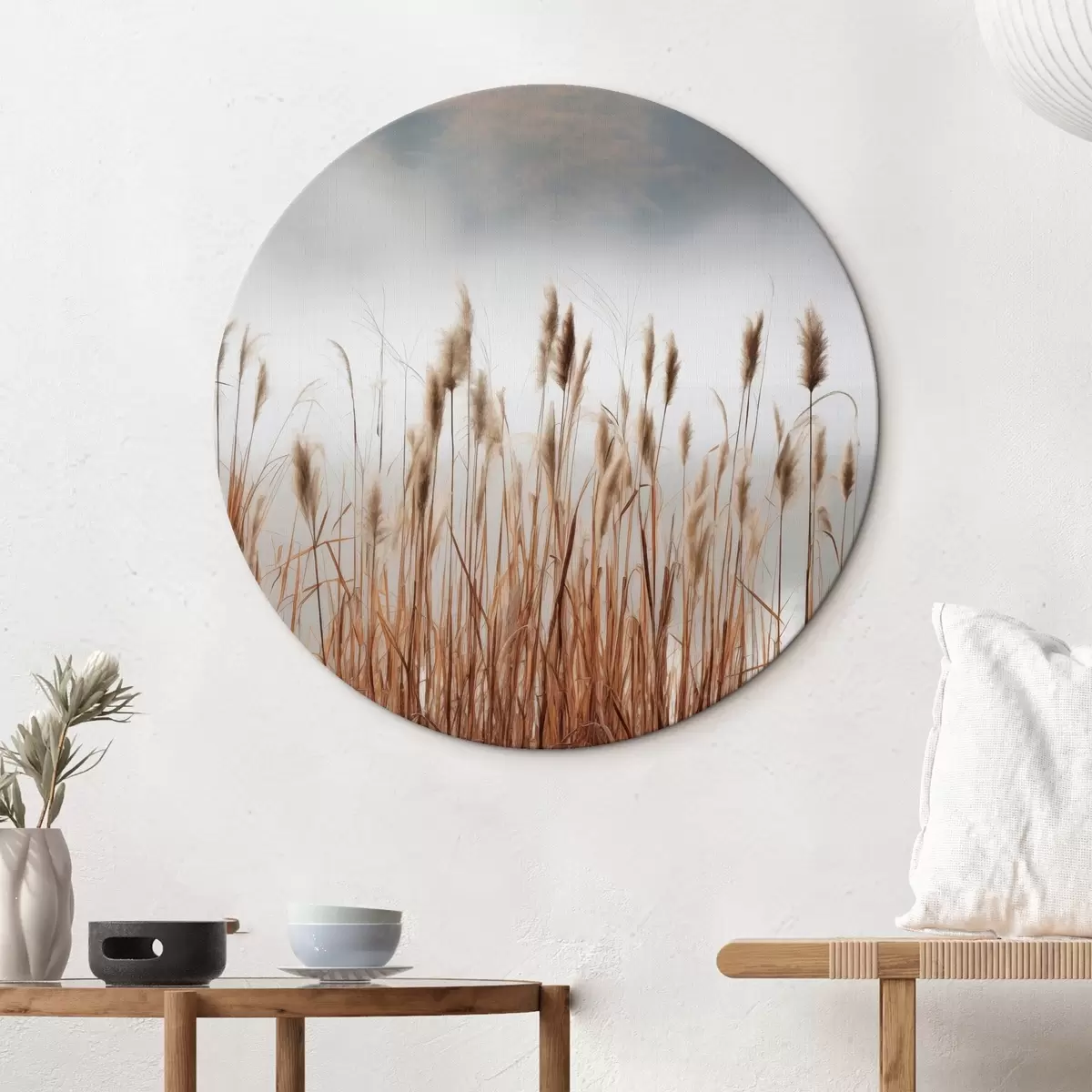 Okrúhle obrazy Vysoké trstiny rastúce vo vode, voda odráža trstiny, hmlisté pozadie, mäkké svetlo, prírodná scéna r46696