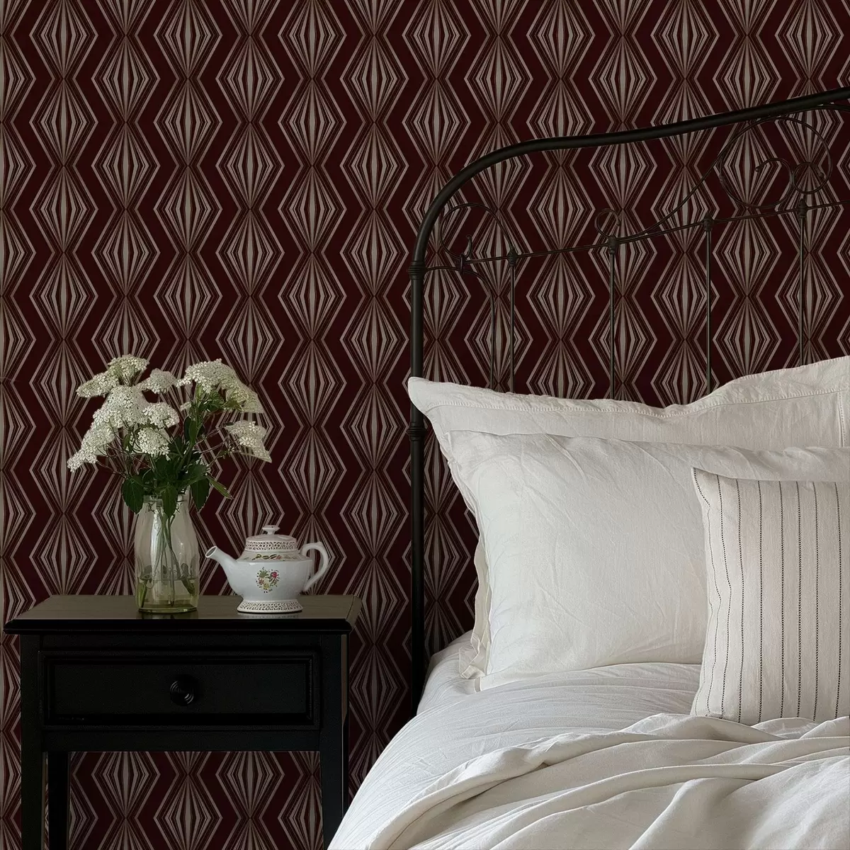 Tapety Diamantový geometrický vzor na vínovo-hnedom pozadí a00925v1