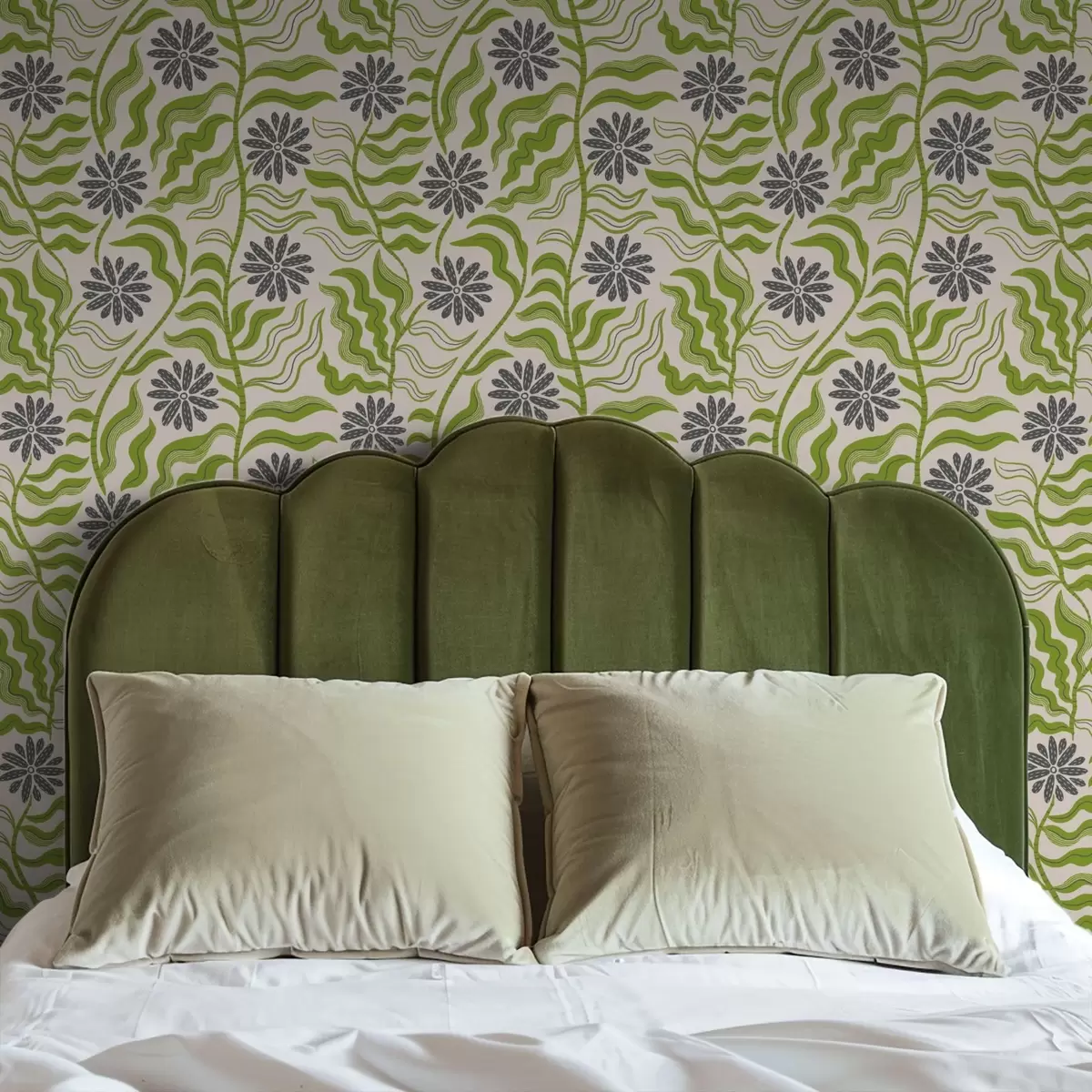 Tapety Hravé zelené sedmokrásky s vlnitými listami na smotanovom pozadí a00998