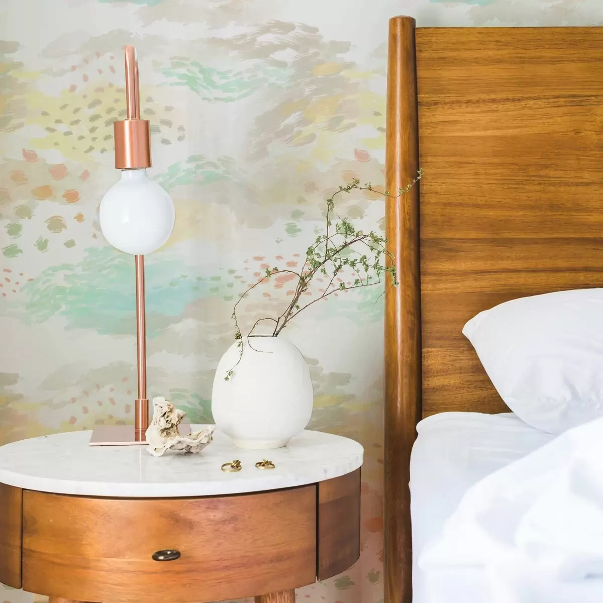 Tapety Ľahké pastelové ťahy štetcom na takmer bielom pozadí a00999