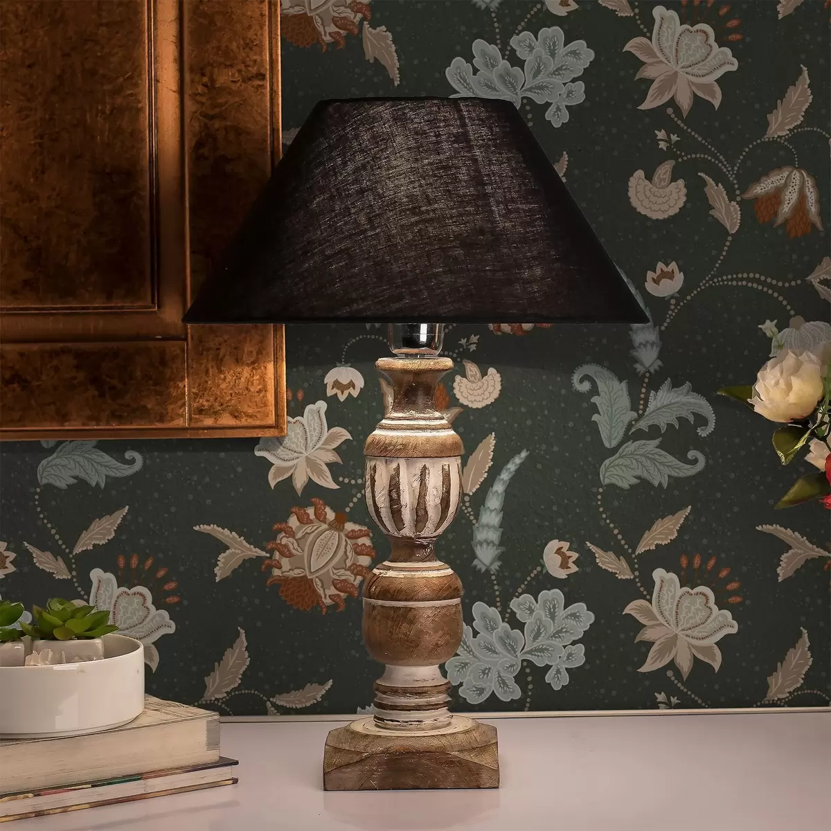 Tapety Tmavozelené pozadie s ozdobnými kvetmi a listami a01086