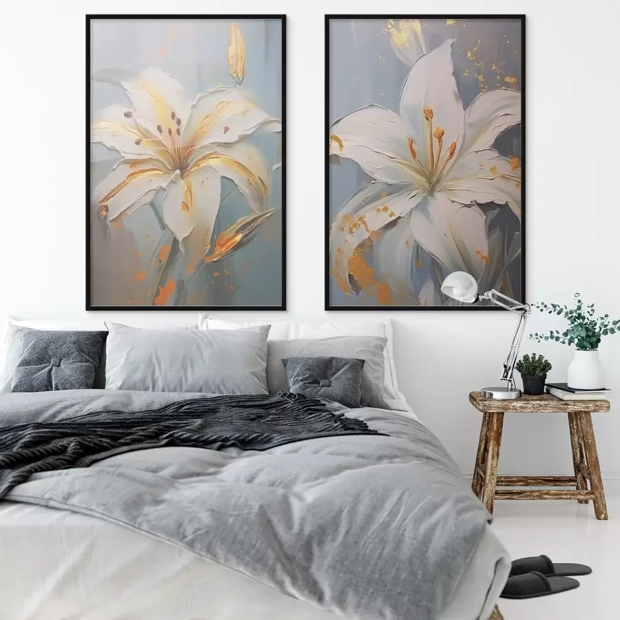 Fototapety Biele ľalie so žltými ťahmi na modrom pozadí d00497