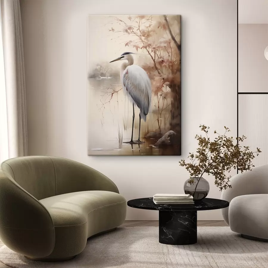 Obraz Volavka stojí na skale v jazere s vysokou trávou a stromami v pozadí. s47427