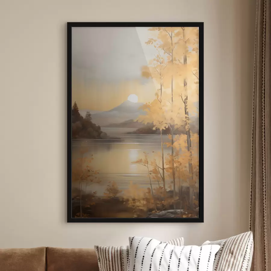 Fototapety Jesenné stromy s oranžovými listami rámujú pokojné jazero s diaľkovými horami pod zamračenou oblohou. f47440