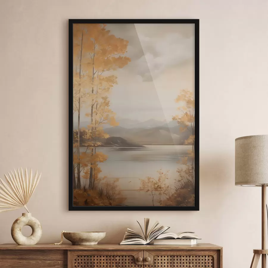 Fototapety Jesenné stromy s oranžovými listami rámujú pokojné jazero s diaľkovými horami pod zamračenou oblohou. f47441