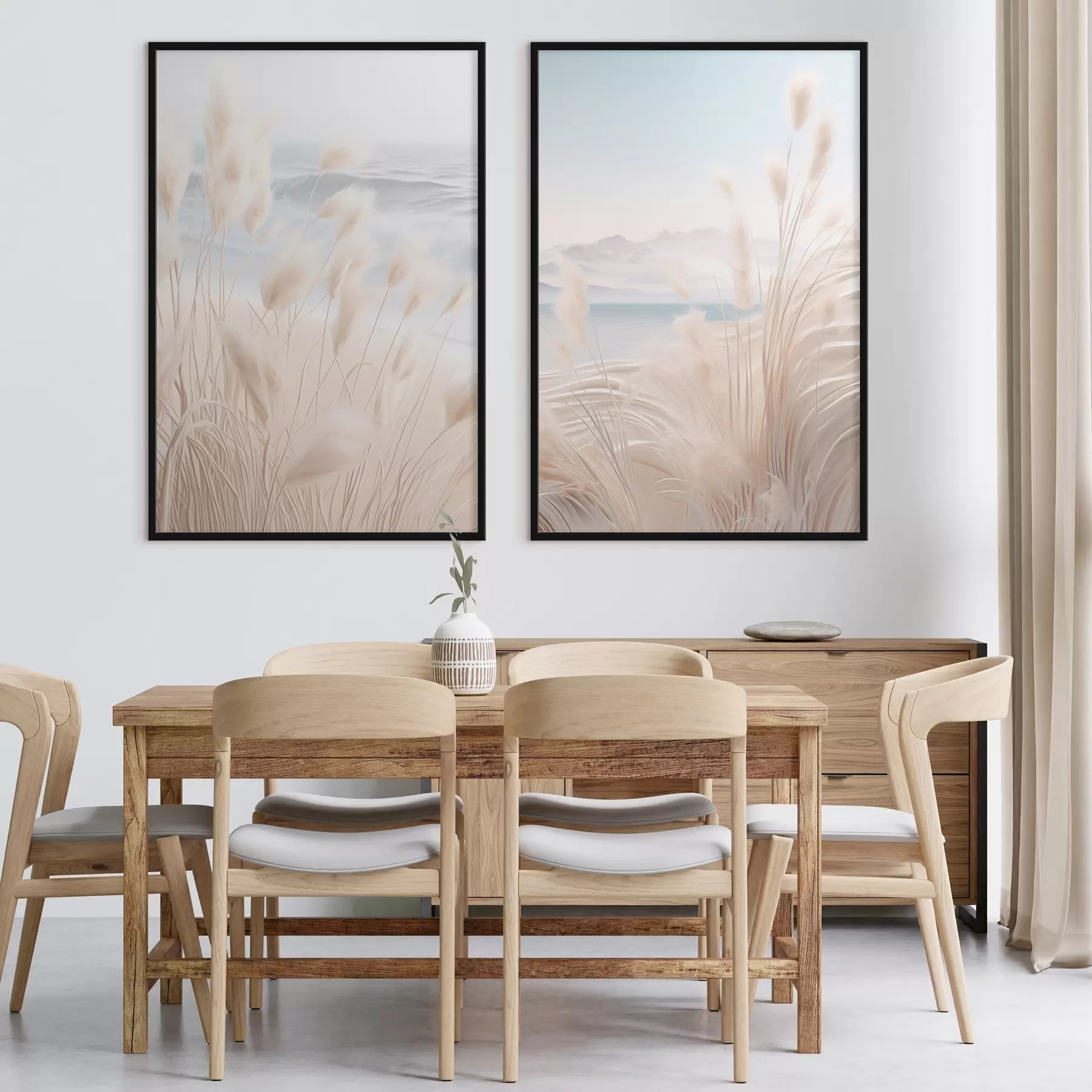 Fototapety Vysoká, pierkovitá tráva pampas v jemných béžových odtieňoch v popredí, s pieskovou plážou v pozadí d01242