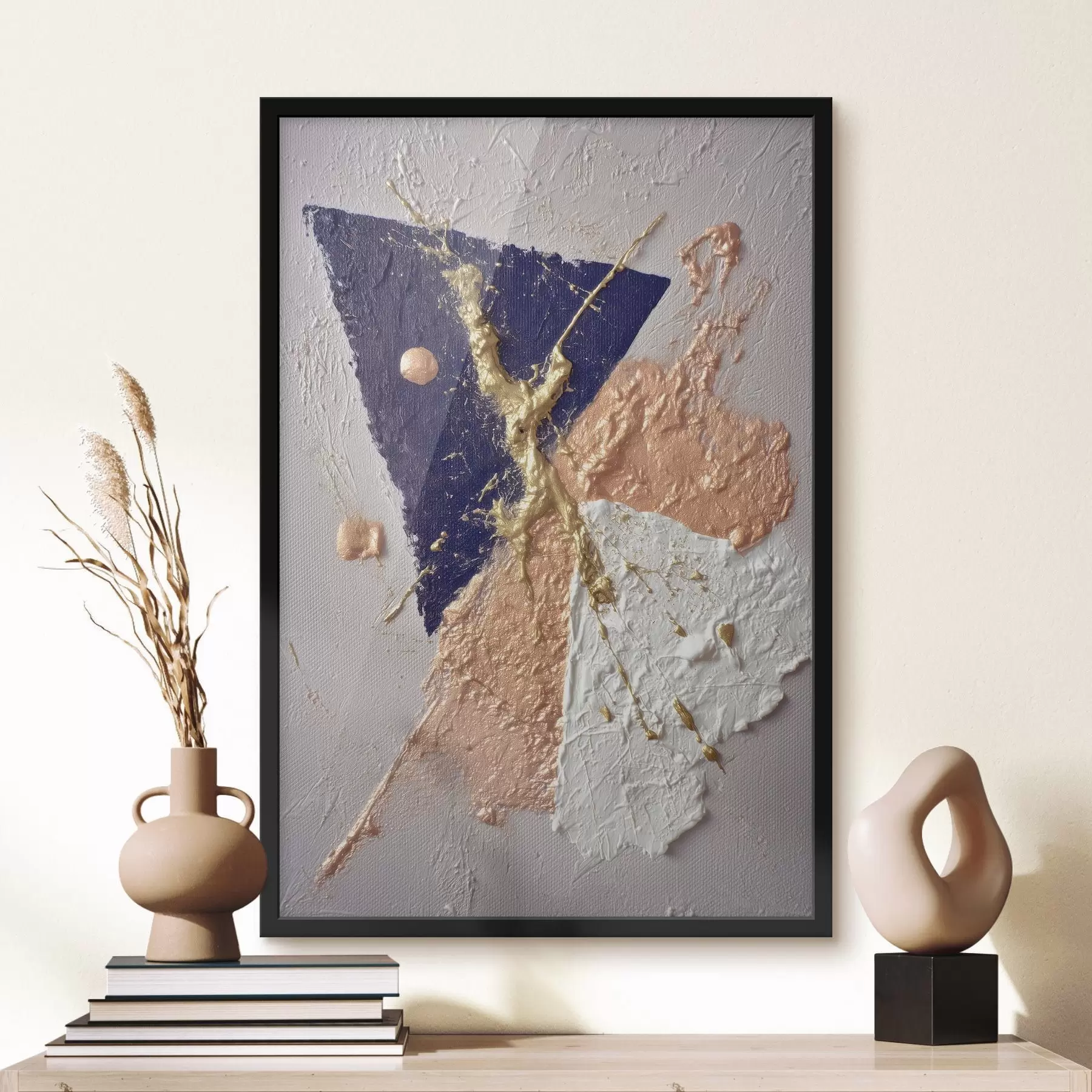 Fototapety Abstraktná kompozícia s tmavomodrým trojuholníkom a reliéfnymi ťahmi štetcom v štýle olejomaľby f46953