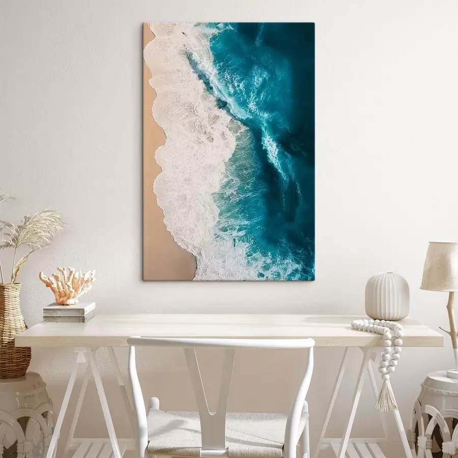 Obraz pohľad z vtáčej perspektívy na morské vlny narážajúce na pieskovú pláž s48062