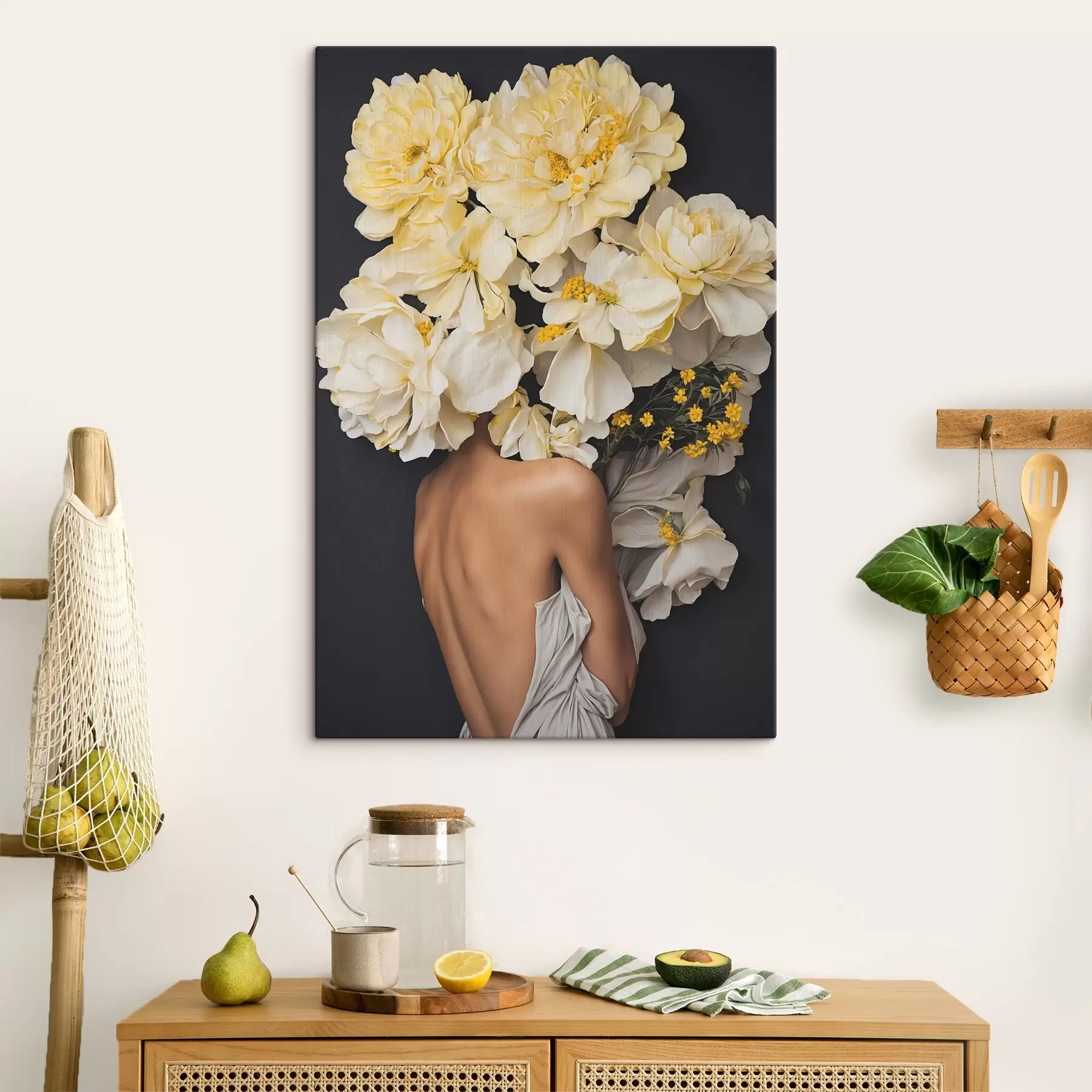 Obraz Žena so žltými kvetmi na čiernom pozadí s37162